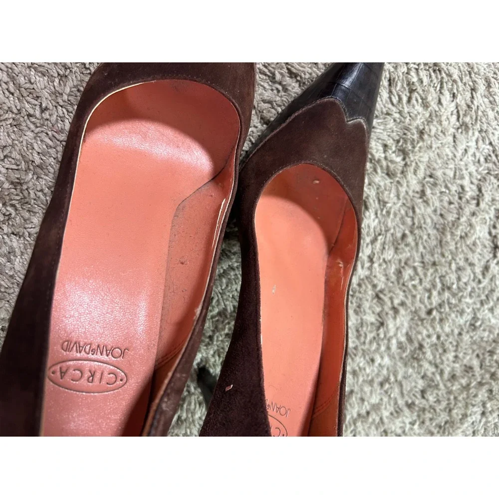 VTG Circa Joan & David Brown Suede Croc Embossed Pointed Toe Pumps Heels 8